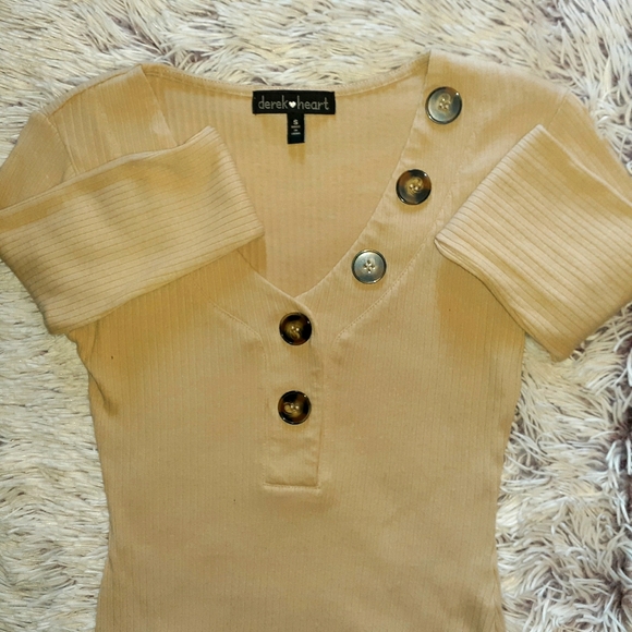 Derek Heart Ribbed with Large Buttons Body Suit - Picture 1 of 4